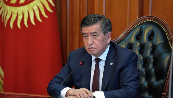 Президент Сооронбай Жээнбеков обсудил с Премьер-министром Кубатбеком Бороновым меры по борьбе с коронавирусом - Sputnik Кыргызстан