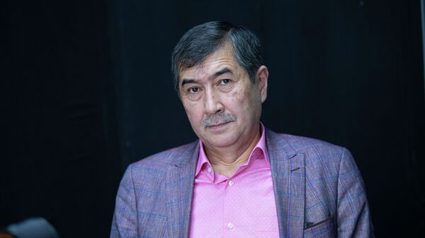 Аналитик, доцент политологии, академик РАЕН Мурат Суюнбаев. Архивное фото  - Sputnik Кыргызстан