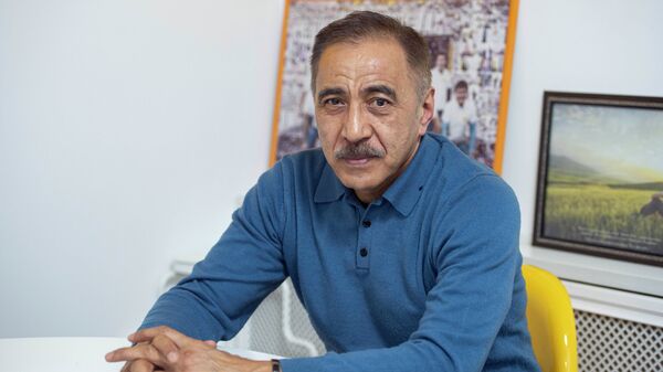 Председатель общественного объединения ветеранов Антитеррор–Альфа, экс-заместитель главы ГКНБ КР Артур Медетбеков. Архивное фото - Sputnik Кыргызстан