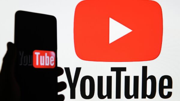 Логотип видеохостинга YouTube. Архивное фото - Sputnik Кыргызстан