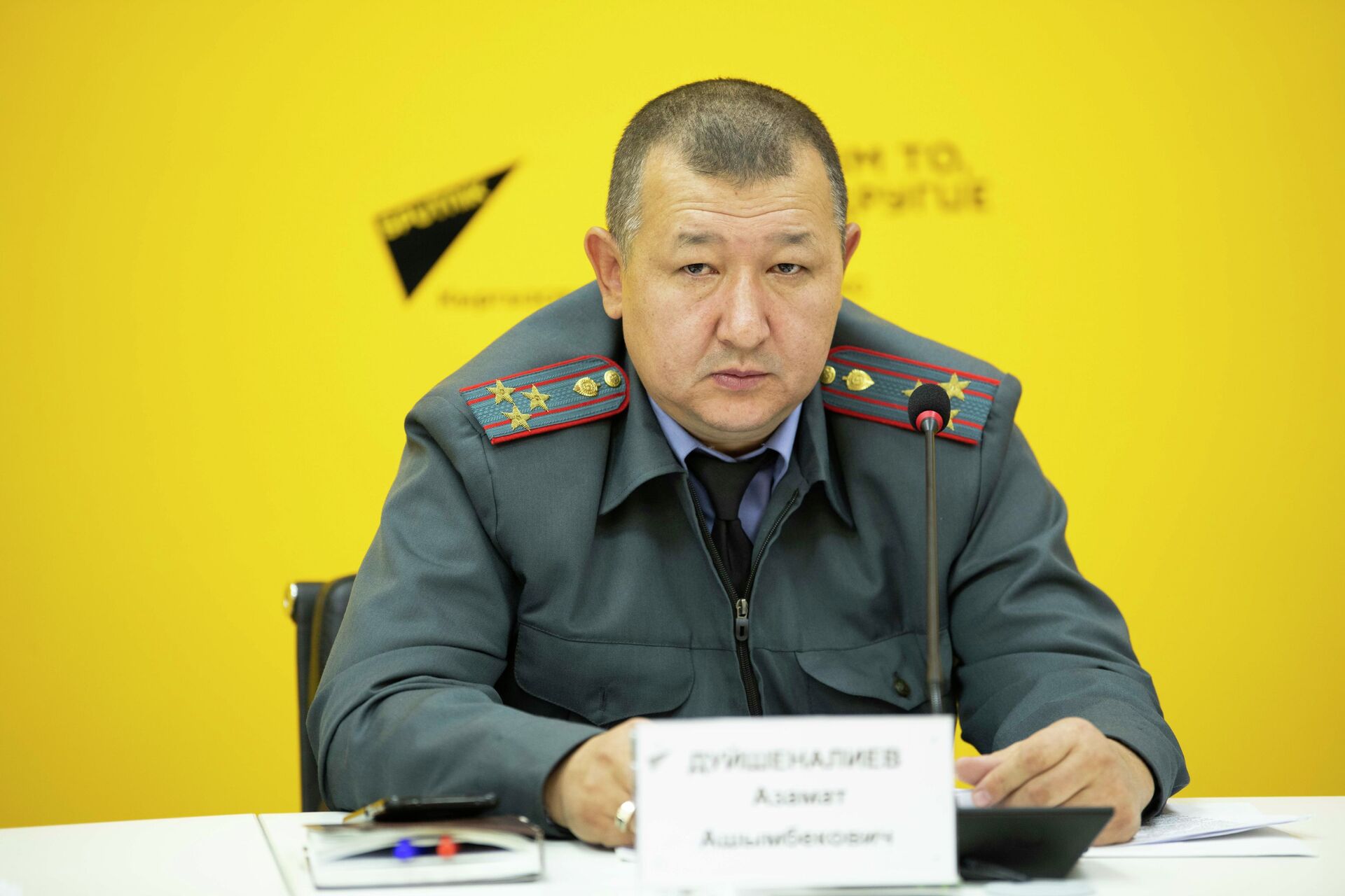 Старший следователь Следственной службы МВД КР Азамат Дуйшеналиев Старший следователь Следственной службы МВД КР Азамат Дуйшеналиев - Sputnik Кыргызстан, 1920, 14.12.2021
