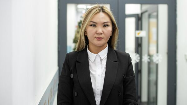 Специалист Республиканского центра укрепления здоровья и массовой коммуникации Айжаркын Эгембердиева. - Sputnik Кыргызстан