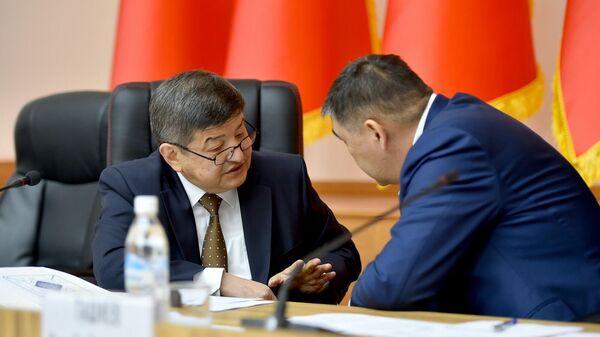 УКМК төрагасы Камчыбек Ташиев жана мурдагы министрлер кабинетинин төрагасы Акылбек Жапаров. Архив - Sputnik Кыргызстан