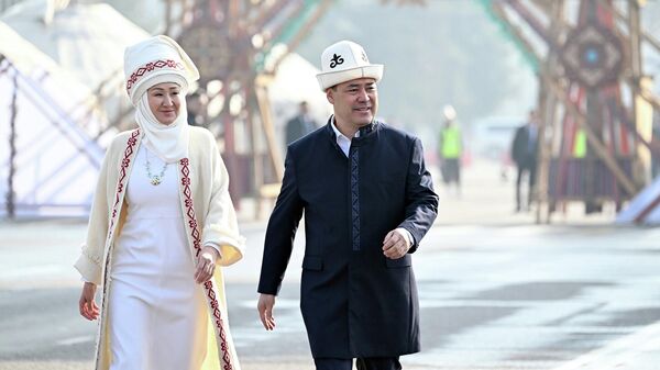 Президент Кыргызской Республики Садыр Жапаров и первая леди Айгуль Жапарова на праздновании Нооруза на центральной площади Ала-Тоо в Бишкеке. Архивное фото - Sputnik Кыргызстан