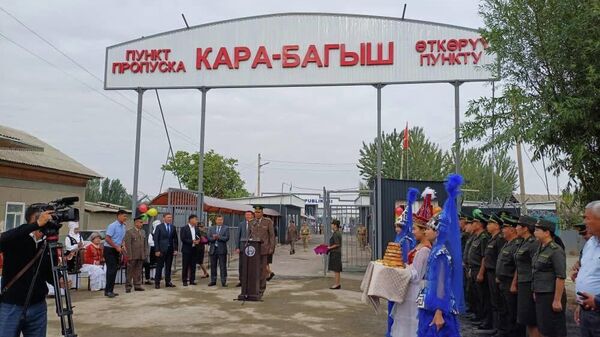 Кыргыз-өзбек чек арасындагы жабылып калган 2 өткөрмө пункт кайра ачылды - Sputnik Кыргызстан