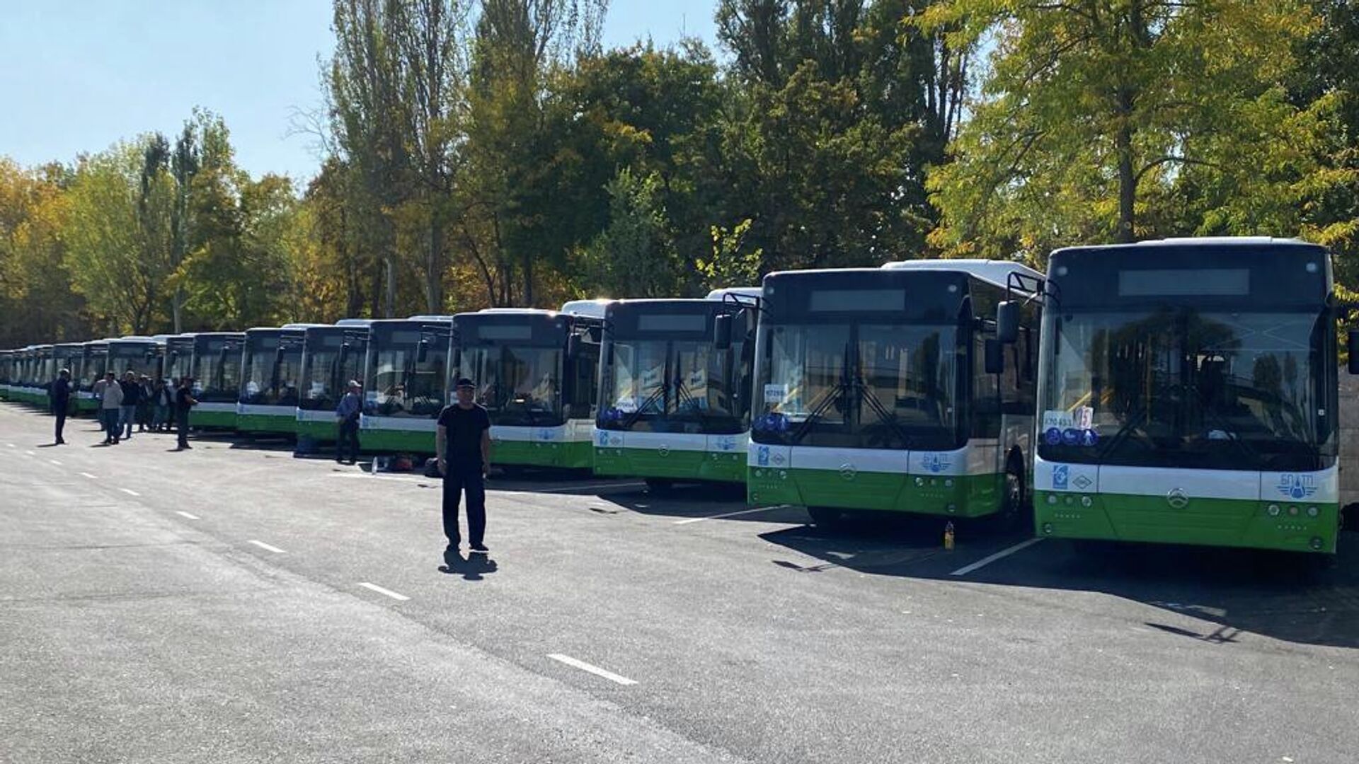 Бишкекке дагы 58 жаңы автобус алып келинди Бишкекке дагы 58 жаңы автобус алып келинди - Sputnik Кыргызстан, 1920, 16.10.2023