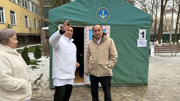 Визит министра здравоохранения Алымкадыра Бейшеналиева в Детскую клиническую больницу скорой медицинской помощи в Бишкеке - Sputnik Кыргызстан
