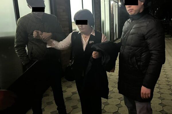 В рамках дела по статье 208 &quot;Вымогательство&quot; УК КР задержана блогер с инициалами Ж. Б. Т. - Sputnik Кыргызстан