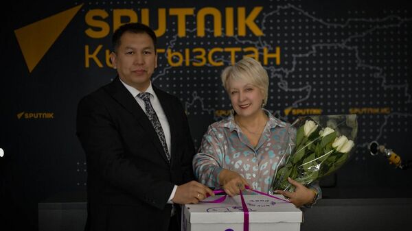 Журналисттер союзу Sputnik Кыргызстанды 10 жылдыгы менен куттуктады - Sputnik Кыргызстан