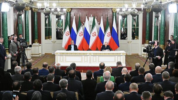 Россия менен Ирандын өлкө башчылары Владимир Путин жана Масуд Пезешкиан - Sputnik Кыргызстан