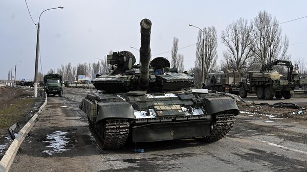 Танк Т-64, брошенный Вооруженными силами Украины в зоне СВО. Архивное фото - Sputnik Кыргызстан