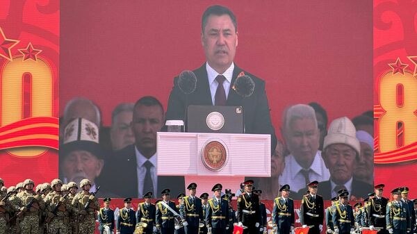 Садыр Жапаров на Параде Победы в Бишкеке - Sputnik Кыргызстан