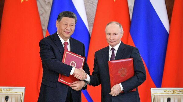 Россия президенти Владимир Путин менен Кытай Эл Республикасынын (КЭР) төрагасы Си Цзиньпин  - Sputnik Кыргызстан