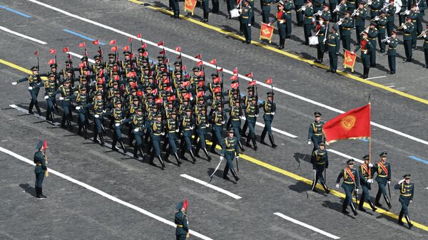 Москвадагы параддан Кыргызстандын Улуттук гвардиясынын жоокерлери өттү - Sputnik Кыргызстан