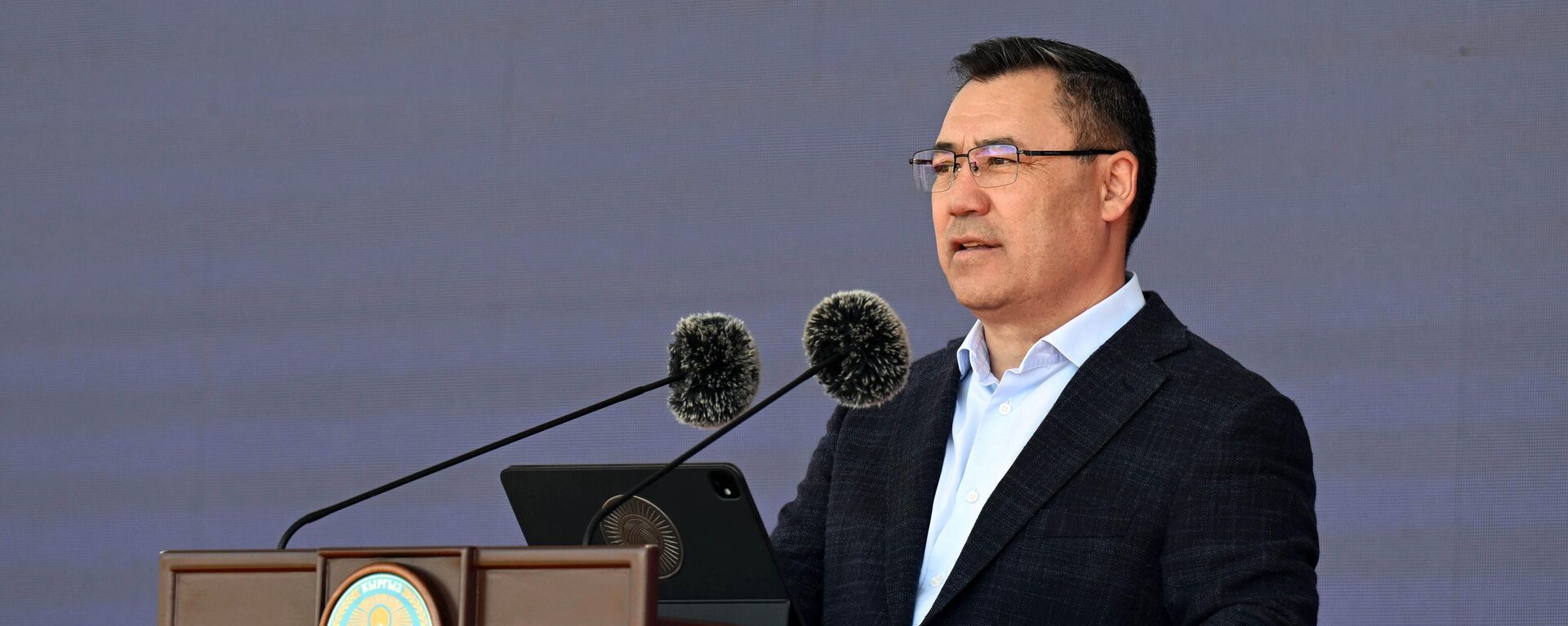 Президент Садыр Жапаров принял участие в церемонии закладки капсулы под строительство Международного аэропорта Джалал-Абад в Сузакском районе - Sputnik Кыргызстан, 1920, 13.05.2025