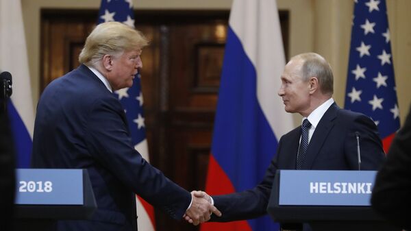 АКШнын президенти Дональд Трамп жана россиялык кесиптеши Владимир Путин. Архив - Sputnik Кыргызстан